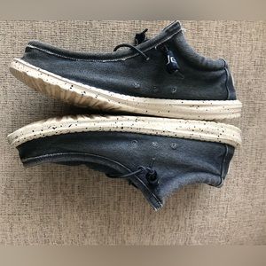 Hey Dude, size 11, wally blue, strech